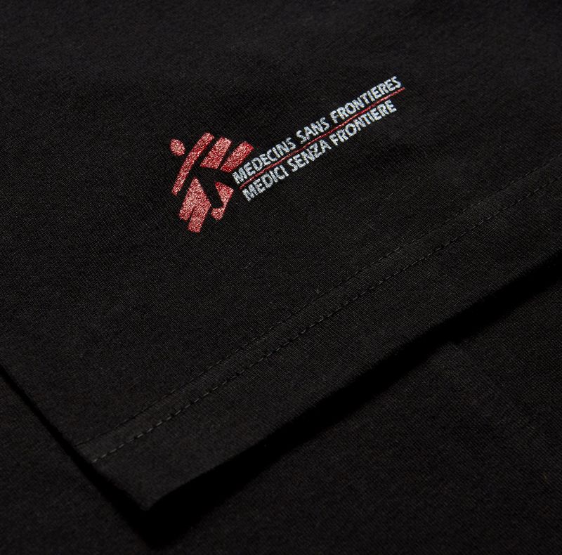T-shirt unisex nera con omino MSF
