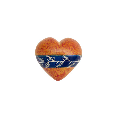 Cuore di pietra saponaria arancio con ramo blu