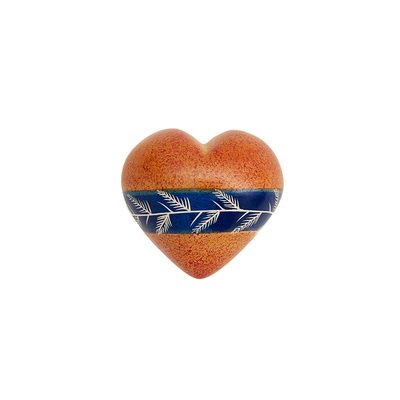 Cuore di pietra saponaria arancio con ramo blu