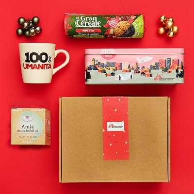 Kit solidale con tazza, tisana e scatola Biscotti Senza Frontiere alla frutta

