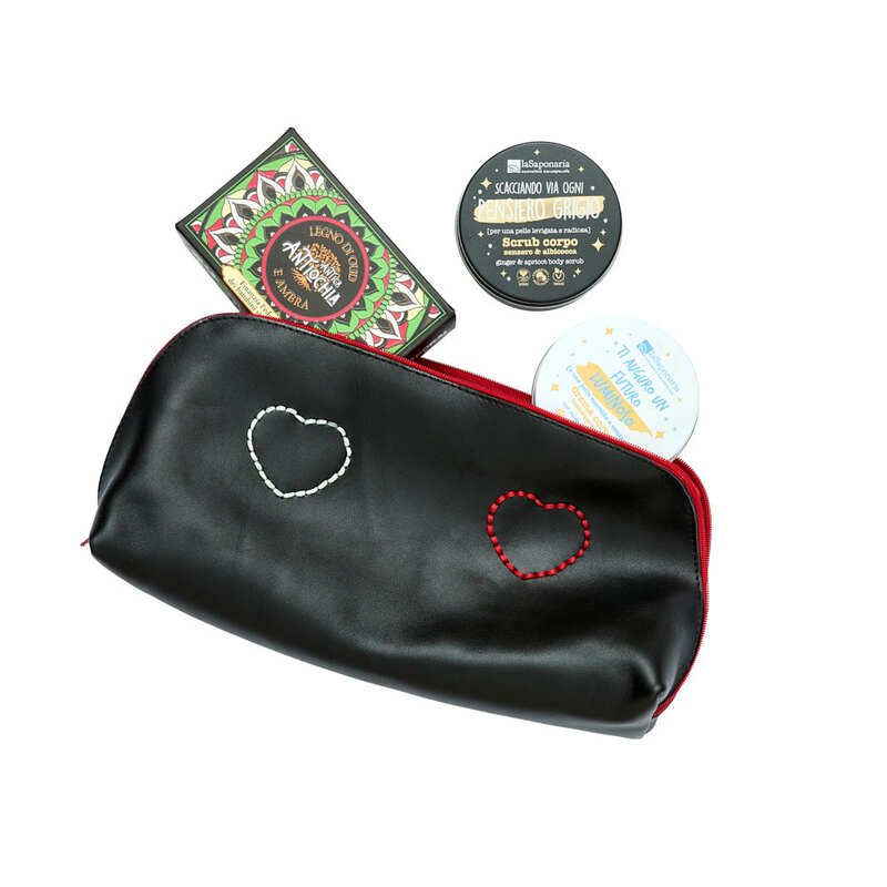 Pochette regalo con sapone, scrub e crema corpo